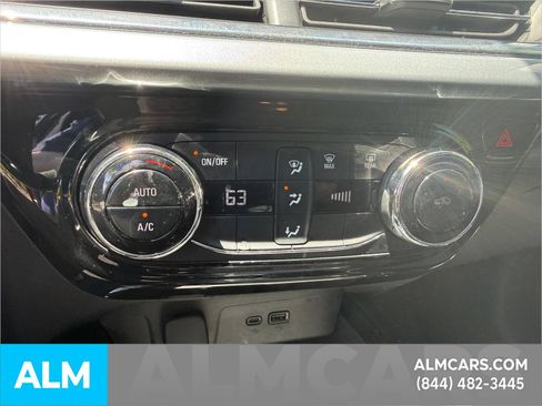 Used 2025 Chevrolet Trax LT FWD image 18