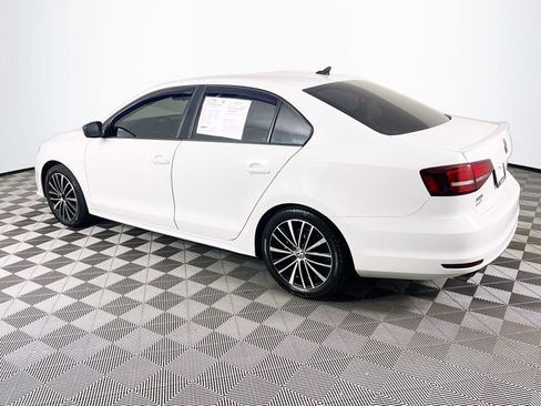 Used 2016 Volkswagen Jetta Sport image 6