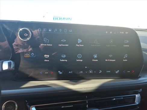 Used 2025 Chevrolet Traverse LT AWD/4WD image 14