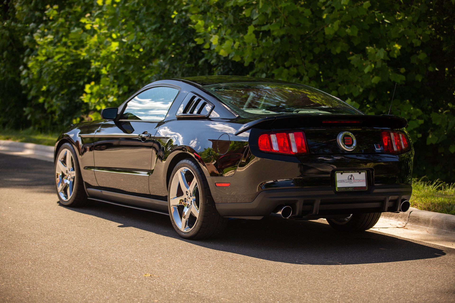 Used 2010 Ford Mustang GT RWD image 21