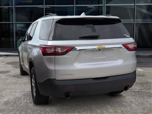 Used 2019 Chevrolet Traverse LT FWD image 3