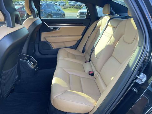 Used 2018 Volvo S90 T5 Momentum w/ Convenience Package FWD image 12