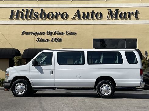 Used 2011 Ford E-350 and Econoline 350 XLT image 3