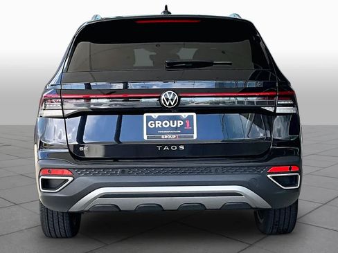 Used 2025 Volkswagen Taos SE FWD image 5