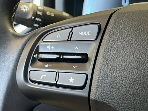 Used 2025 Hyundai Venue SEL FWD image 30