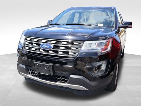 Used 2016 Ford Explorer XLT w/ Equipment Group 202A AWD/4WD image 3
