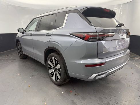 New 2025 Mitsubishi Outlander SE image 5