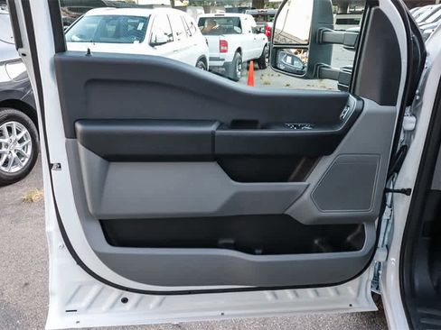 New 2026 Ford F250 XL w/ XL Chrome Package image 21