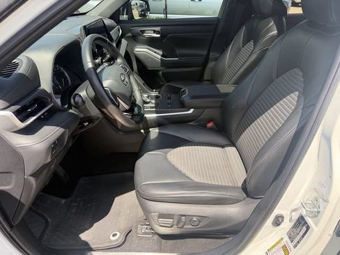 Used 2023 Toyota Highlander XSE FWD image 20