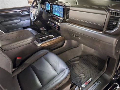Used 2023 Chevrolet Silverado 1500 LT Trail Boss w/ LT Trail Boss Premium Package AWD/4WD image 18