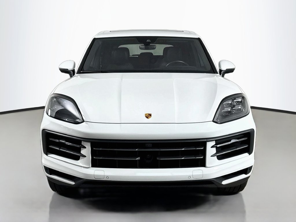 Used 2024 Porsche Cayenne AWD/4WD image 2