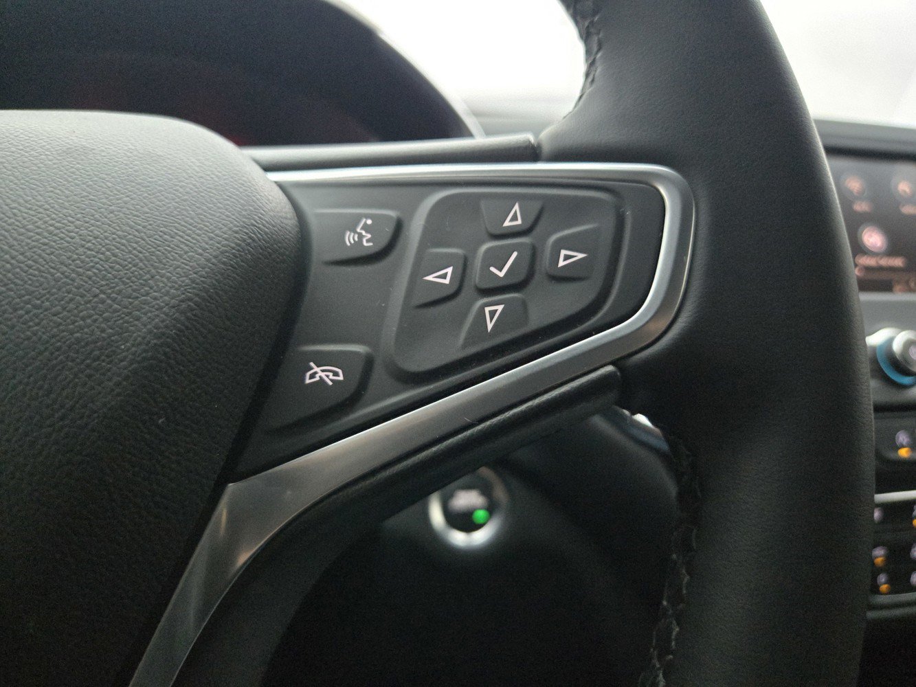 Used 2023 Chevrolet Equinox LT w/ Driver Convenience Package AWD/4WD image 17