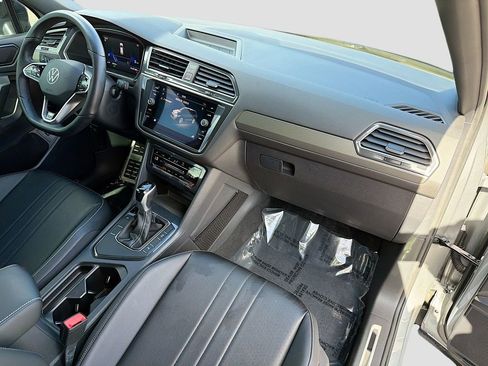Used 2022 Volkswagen Tiguan SE R-Line image 14
