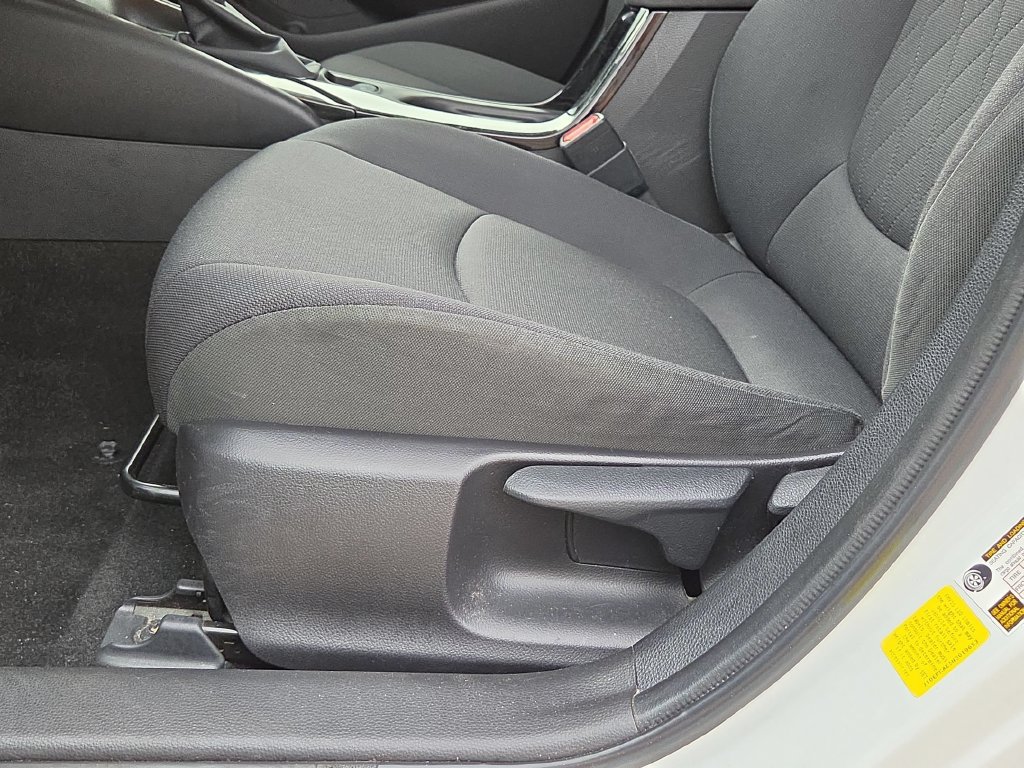 Used 2022 Toyota Corolla LE FWD image 16