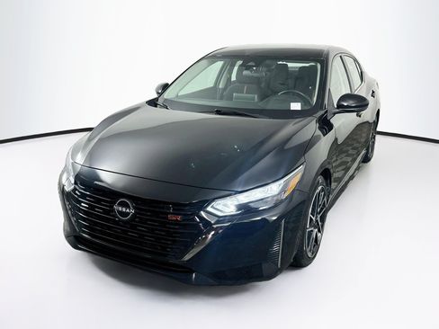 Used 2025 Nissan Sentra SR FWD image 3