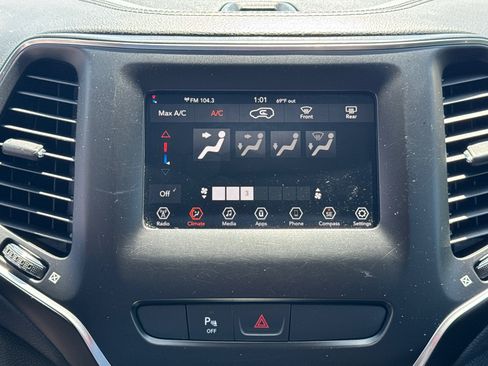 Used 2020 Jeep Cherokee Latitude Plus AWD/4WD image 11