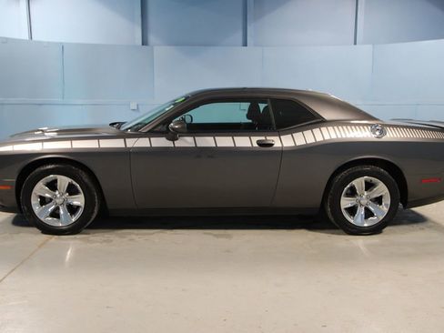 Used 2019 Dodge Challenger SXT RWD image 23