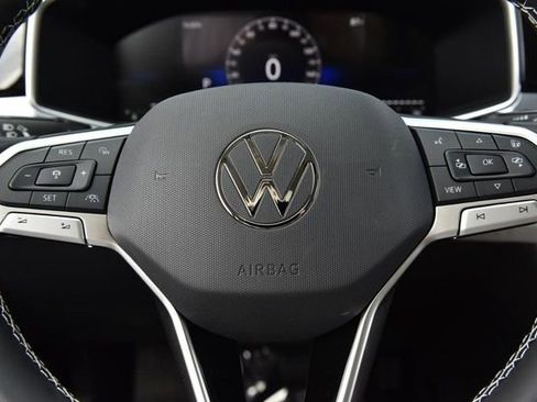 New 2026 Volkswagen Taos SE image 19