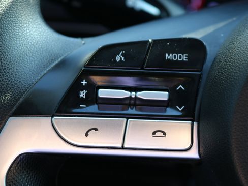 Used 2021 Hyundai Elantra SE image 16