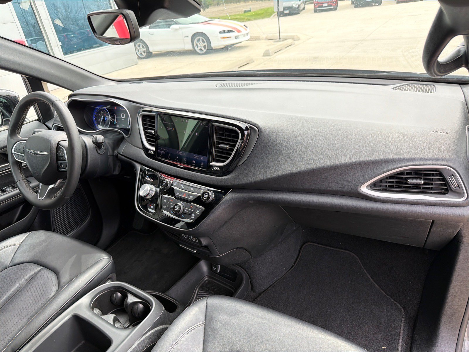Used 2025 Chrysler Pacifica Select FWD image 33