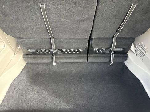 Used 2023 Chrysler Pacifica Touring-L image 10