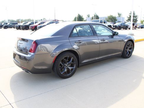 Used 2023 Chrysler 300 S w/ Comfort Group RWD image 7