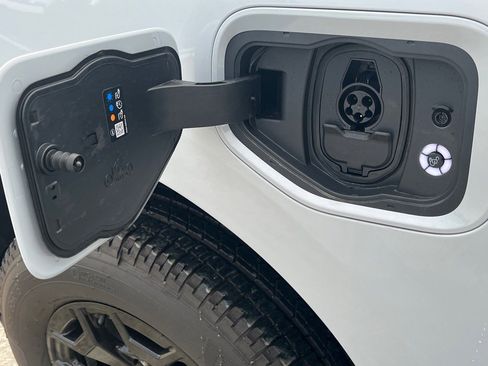 New 2025 Ford F150 Lightning XLT AWD/4WD image 19