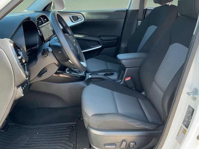 Used 2023 Kia Soul S FWD image 13