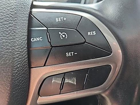 Certified 2021 Jeep Cherokee Latitude Plus w/ Sun & Sound Group image 31