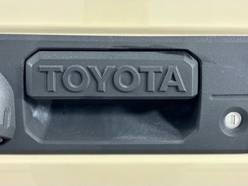 Used 2020 Toyota Tacoma TRD Off-Road AWD/4WD image 30