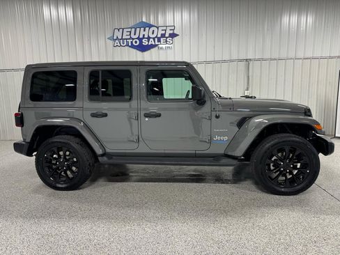 Used 2021 Jeep Wrangler Unlimited Sahara AWD/4WD image 4