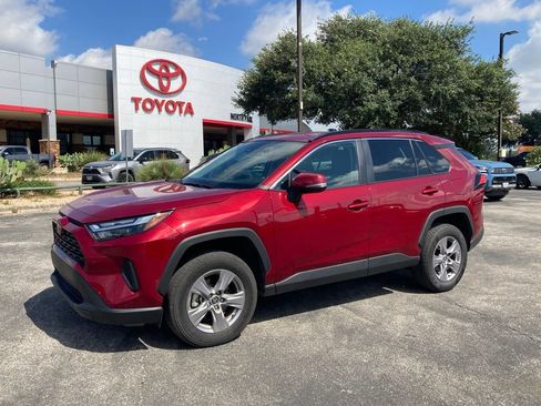 Used 2025 Toyota RAV4 XLE FWD image 1