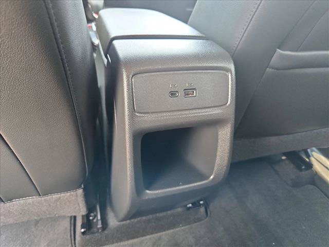 Used 2024 Chevrolet Trax RS w/ Sunroof Package FWD image 16