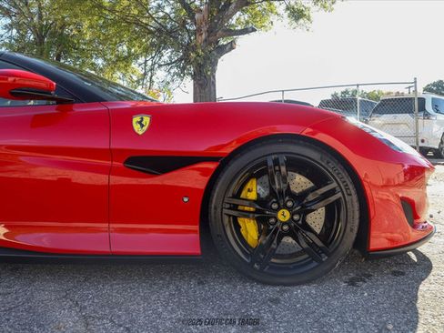 Used 2019 Ferrari Portofino image 11