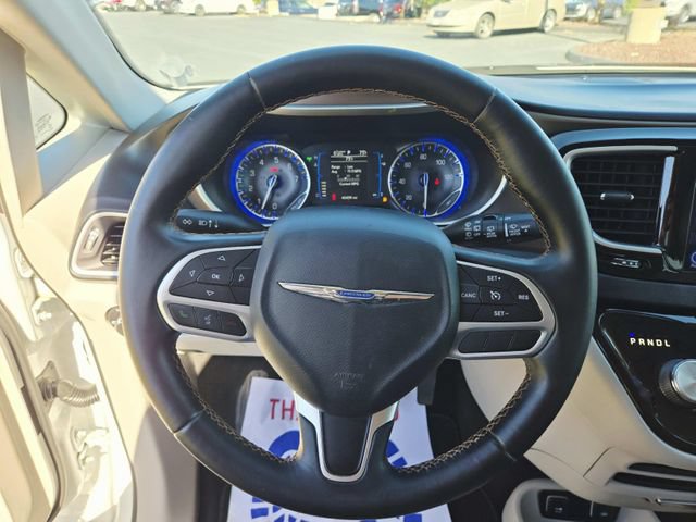Used 2017 Chrysler Pacifica Touring-L w/ 13 Speaker Alpine Sound Group FWD image 20