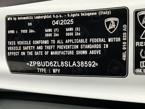 Used 2025 Lamborghini Urus SE image 30