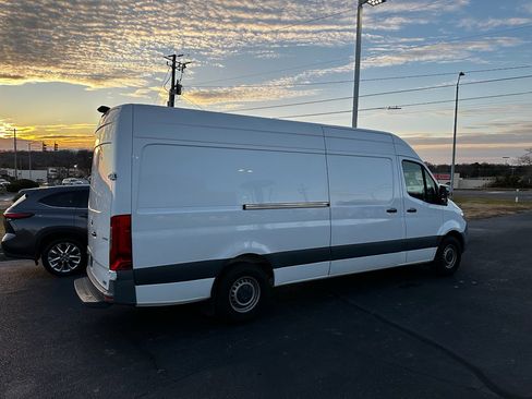 Used 2021 Mercedes-Benz Sprinter 2500 image 9