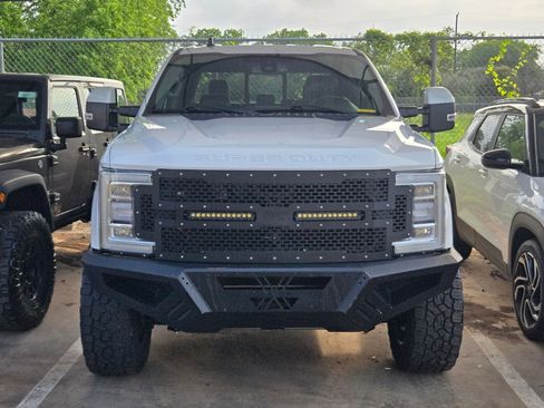 Used 2019 Ford F250 Lariat w/ Lariat Ultimate Package AWD/4WD image 2