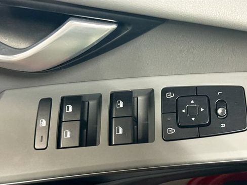 Used 2025 Kia Niro EX FWD image 18
