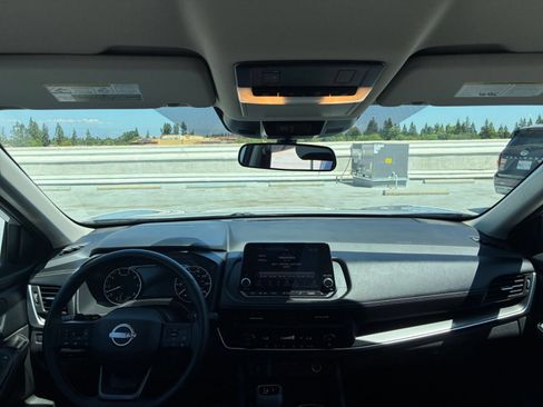 Used 2025 Nissan Rogue SV FWD image 33