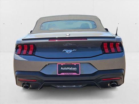 Used 2025 Ford Mustang Premium image 7