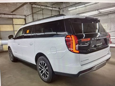 Used 2025 Ford Expedition Max Platinum AWD/4WD image 2