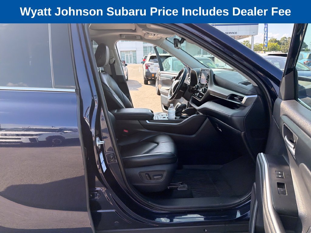 Used 2021 Toyota Highlander XLE AWD/4WD image 44