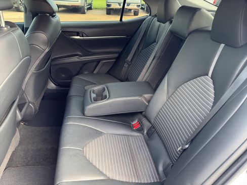 Used 2022 Toyota Camry SE w/ Convenience Package FWD image 16