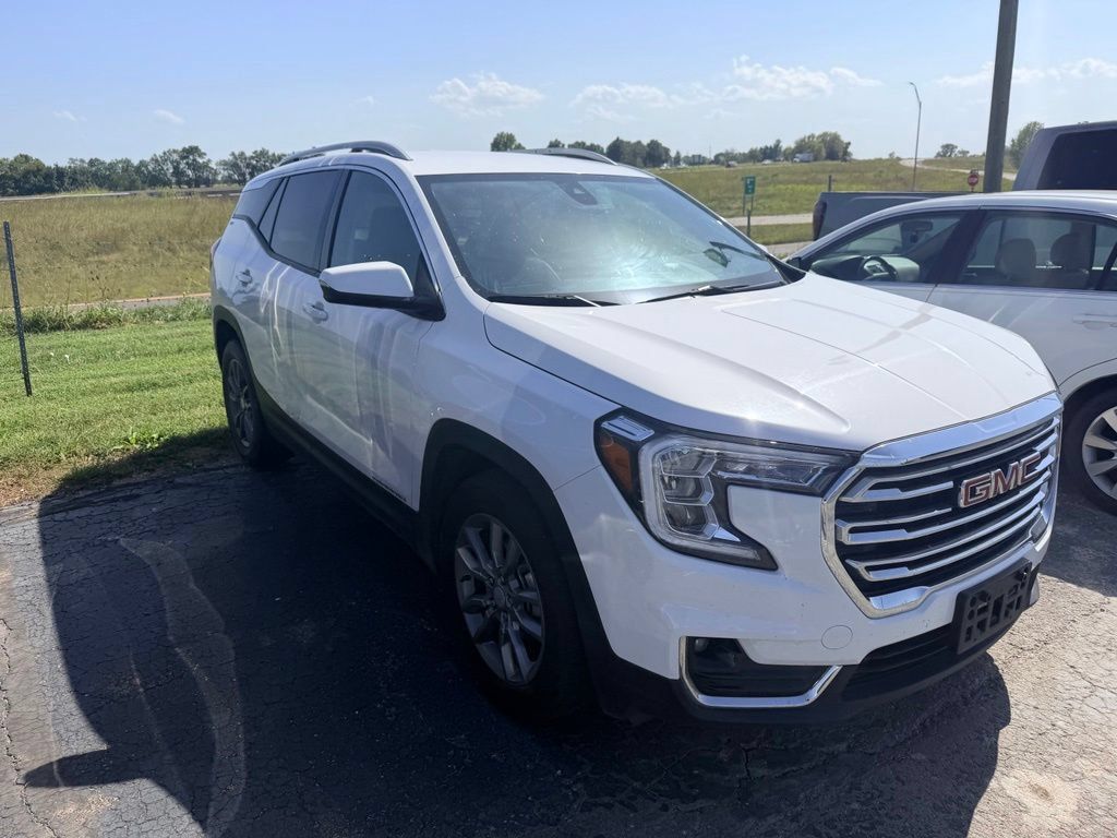 Used 2024 GMC Terrain SLT FWD image 3