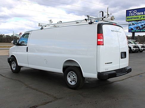 Used 2025 Chevrolet Express 2500 Extended w/ Communications Package image 5