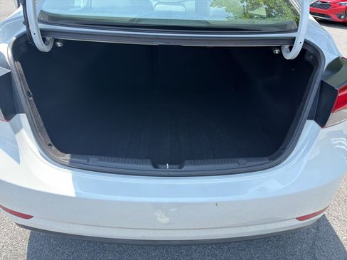 Used 2014 Hyundai Elantra SE FWD image 25