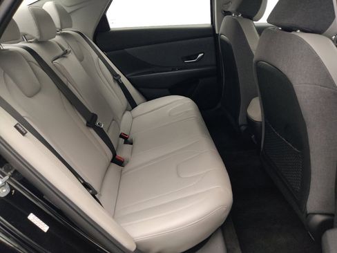 Used 2024 Hyundai Elantra Limited FWD image 19