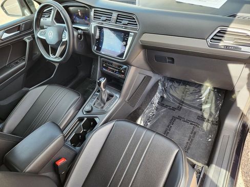 Certified 2024 Volkswagen Tiguan SE image 14