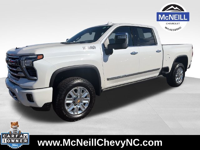 Used 2025 Chevrolet Silverado 2500 High Country w/ Technology Package AWD/4WD image 3